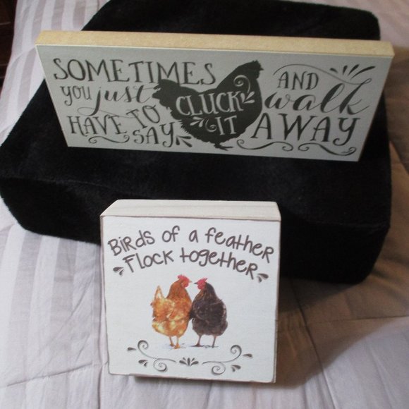 Set of Two Wooden Shelf Sitter Signs Chicken Theme - Picture 1 of 1